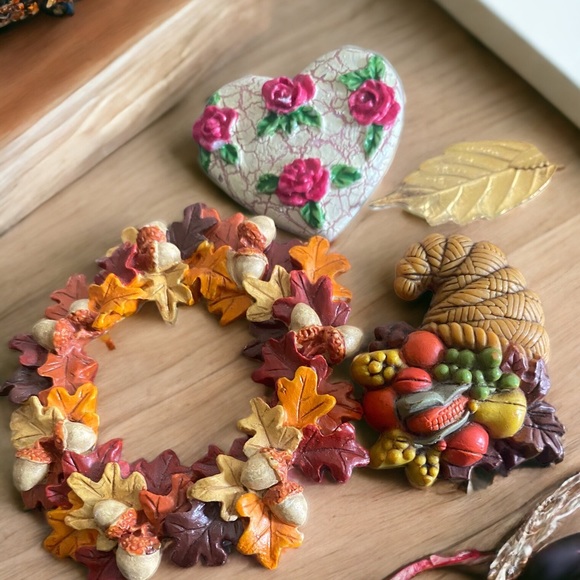 EUC 4 pcs-Unique Thanksgiving Brooches & pins. - Picture 2 of 3